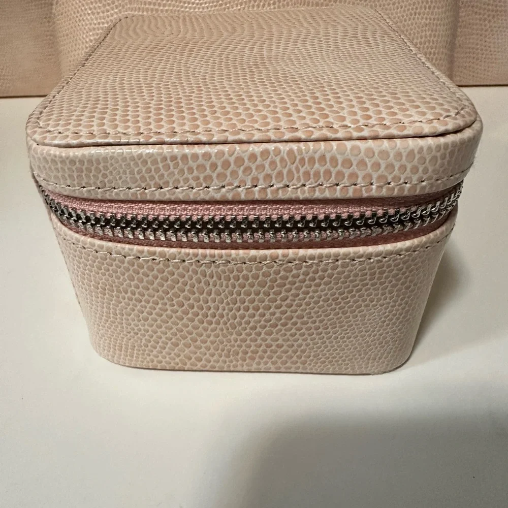 Pottery Barn Blush croco-style Leather Jewelry cube EXCELLENT CONDITION